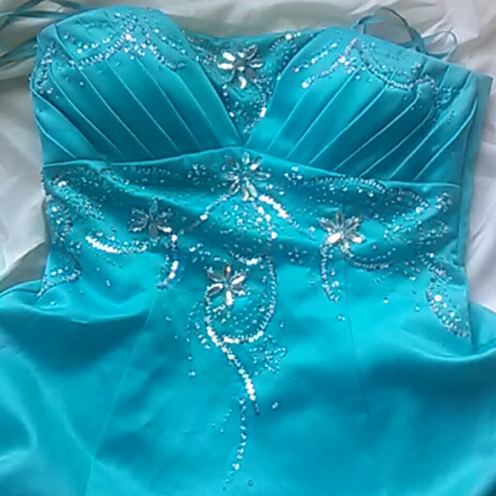 Dress - Picture 2 of 7